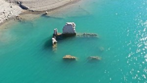 «Βουτιά» στους βυζαντινούς θησαυρούς της λίμνης Κρεμαστών: Τι βρήκαν οι δύτες στα 30 μ. βάθος (www.cnn.gr)