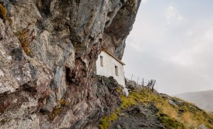 Το εκκλησάκι του Προφήτη Ηλία στον Άγιο Βλάση Αγρινίου σε μοναδικό αλπικό τοπίο 1.550 μέτρων