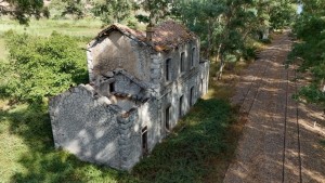 Αιτωλοακαρνανία: Ο παλιός σιδηροδρομικός σταθμός στο Κρυονέρι (φωτο - βιντεο)