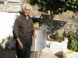 H αγκλίτσα, εργαλείο και σύμβολο του τσοπάνη…