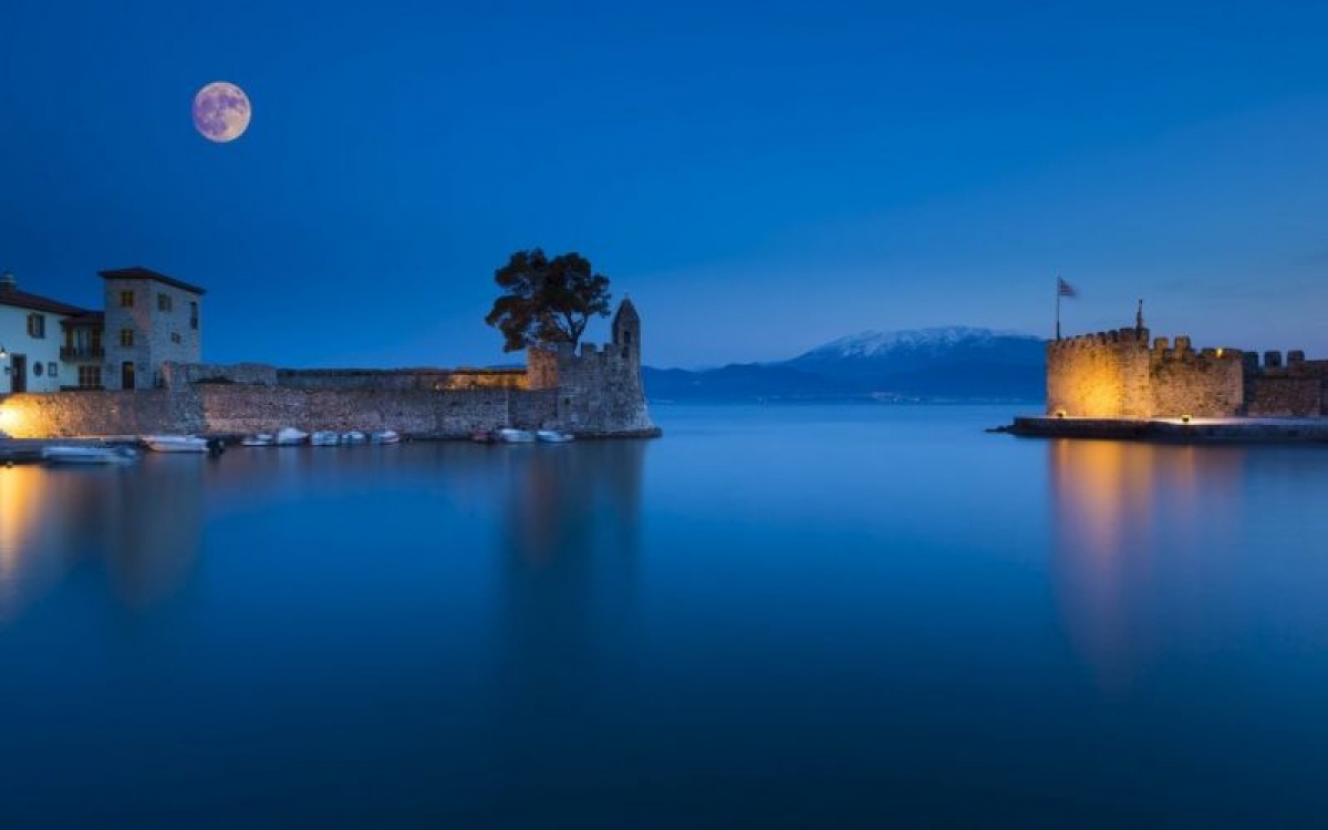Ναύπακτος: Η παραθαλάσσια καστροπολιτεία (www.discovergreece.com)