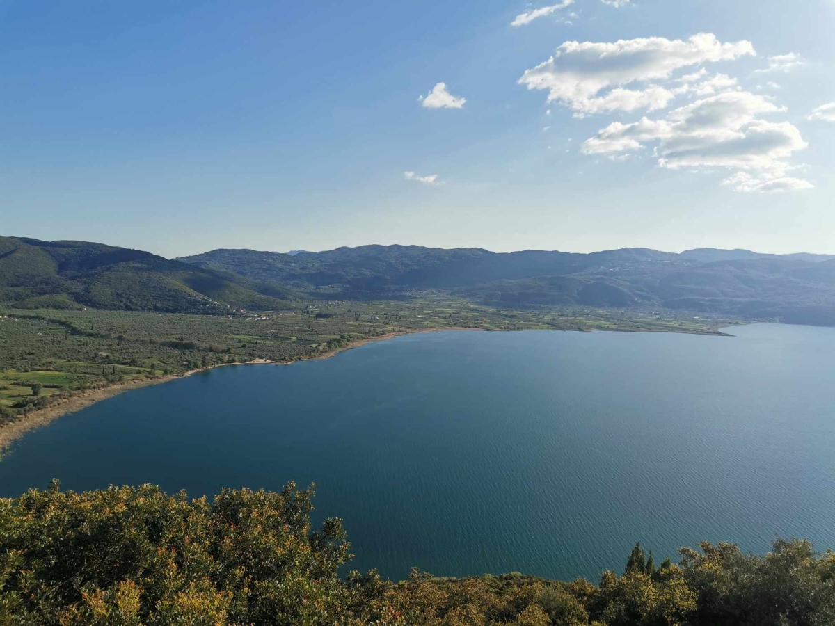 Τριχωνίδα, η γαλήνια λίμνη της Ελλάδας. Μια εξαιρετική επιλογή για ανοιξιάτικη απόδραση (www.travel.gr)